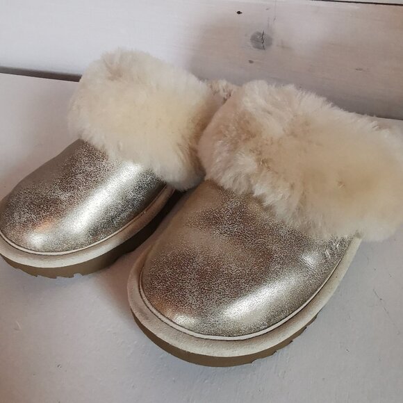 Kid's Ugg Slippers - Gold leather- Size 1 - Picture 3 of 9